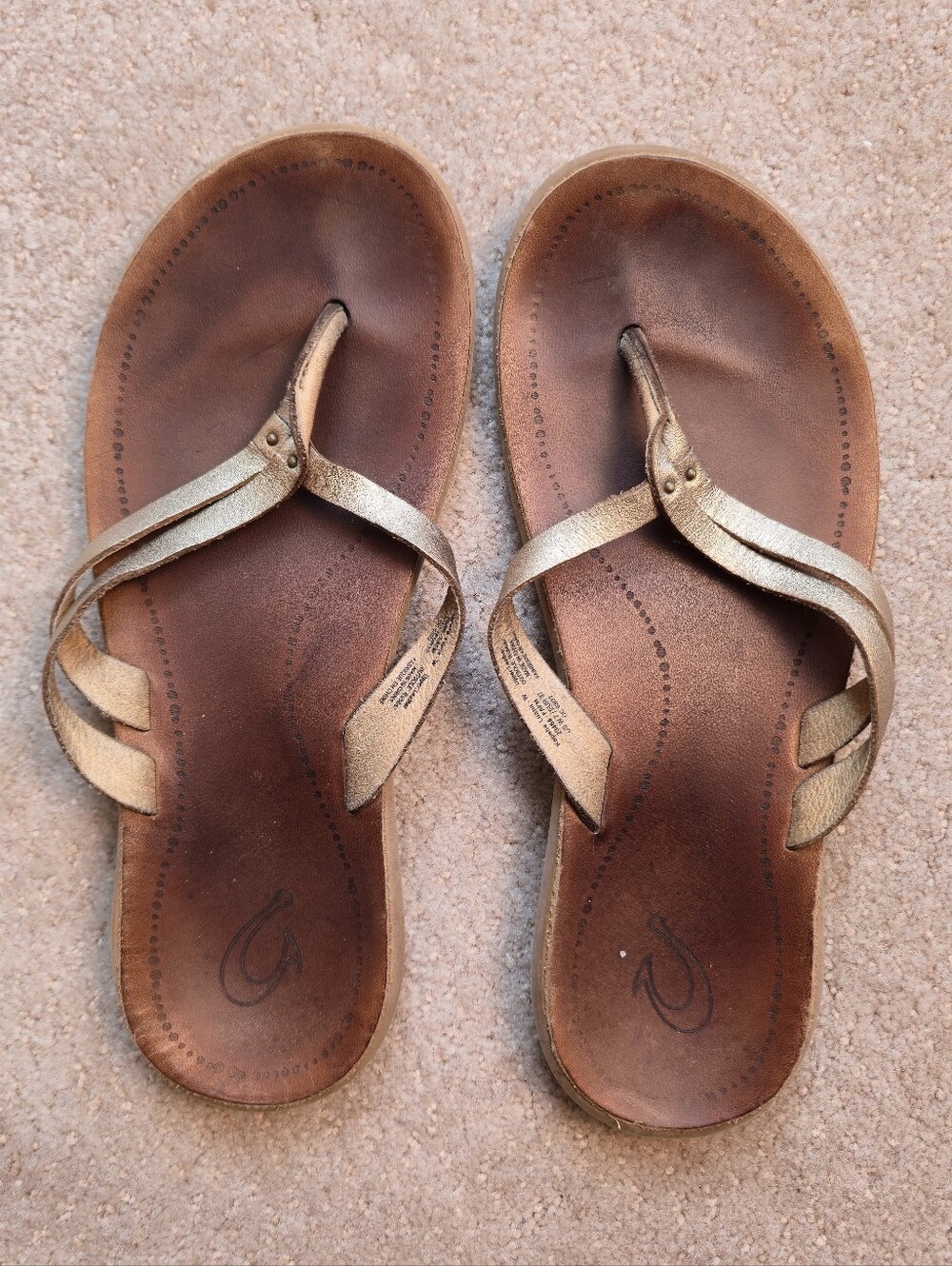 OluKai Kapehe Luana Flip Flop Sandals Bubbly/Sahara Metallic Size 7 Women's gold